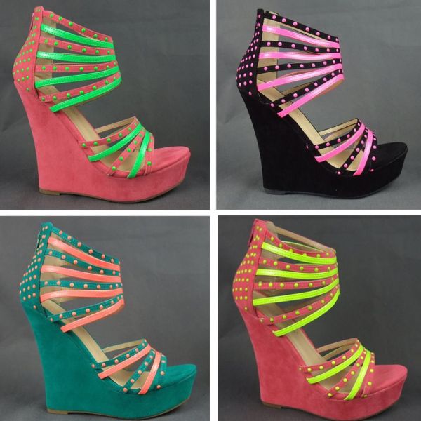 Sandália Neon Rebites